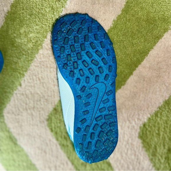 NIKE l Junior Vapor 16 Club TF l Glacier Blue l Size: Kids 11C - Picture 6 of 14